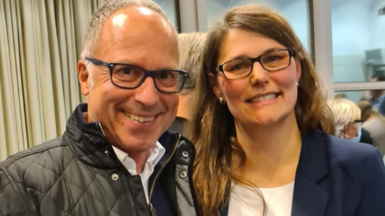 Frau Kathrin Schöning und Dr. Harald Müller, Vorsitzender des Hauptausschusses