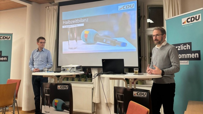 Florian Slopianka und Heiko Faasch beim Halbzeitgespräch der CDU Wentorf Florian Slopianka und Heiko Faasch beim Halbzeitgespräch der CDU Wentorf
